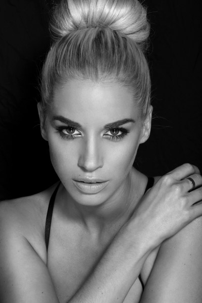 Female model photo shoot of Vanessa Lansom