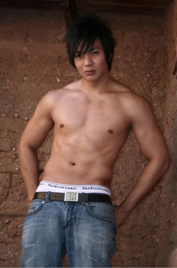 Male model photo shoot of Roger Thammavong