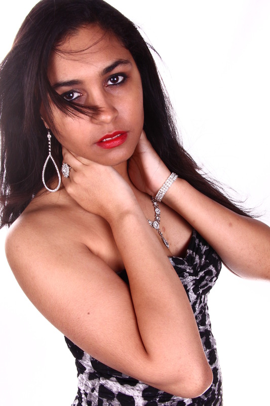Female model photo shoot of Suanili