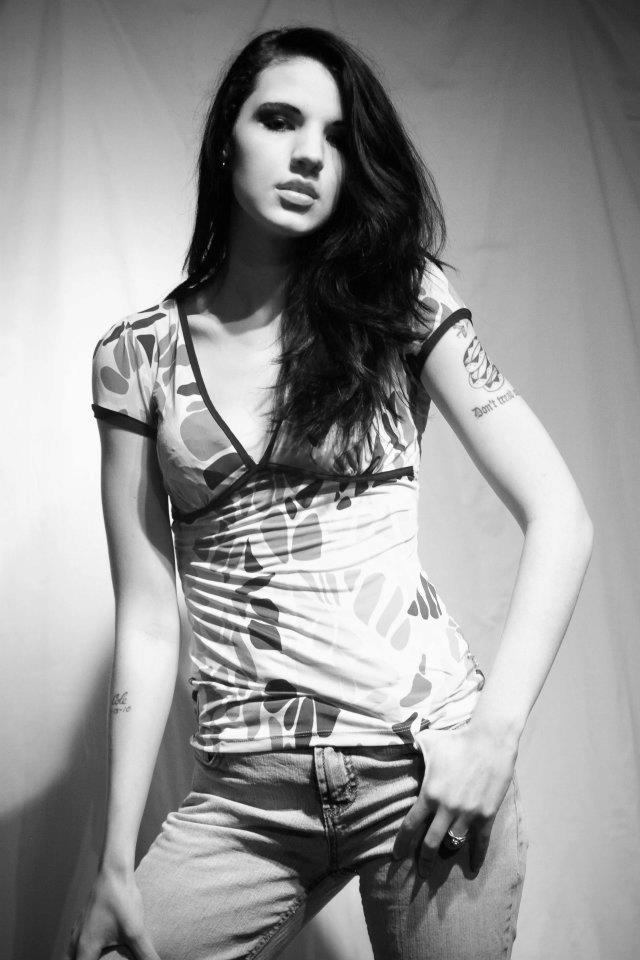 Female model photo shoot of Chelsi Hood
