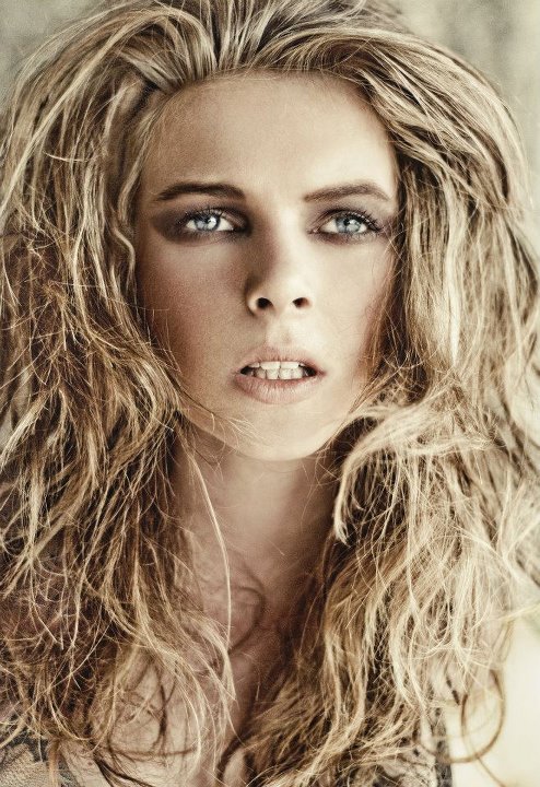 Female model photo shoot of Justyna Paula 