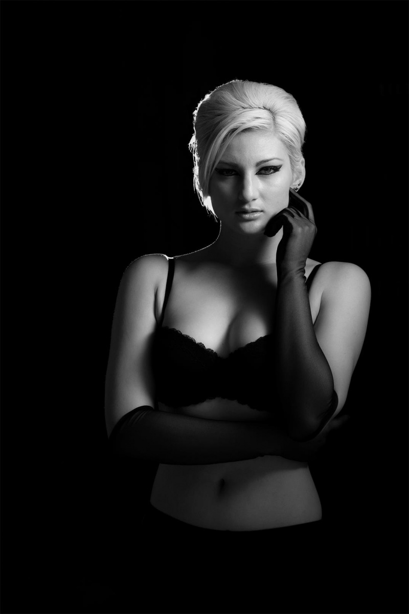Female model photo shoot of Jocelyne Watts by David Kam