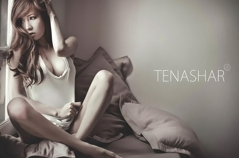Female model photo shoot of Tenashar