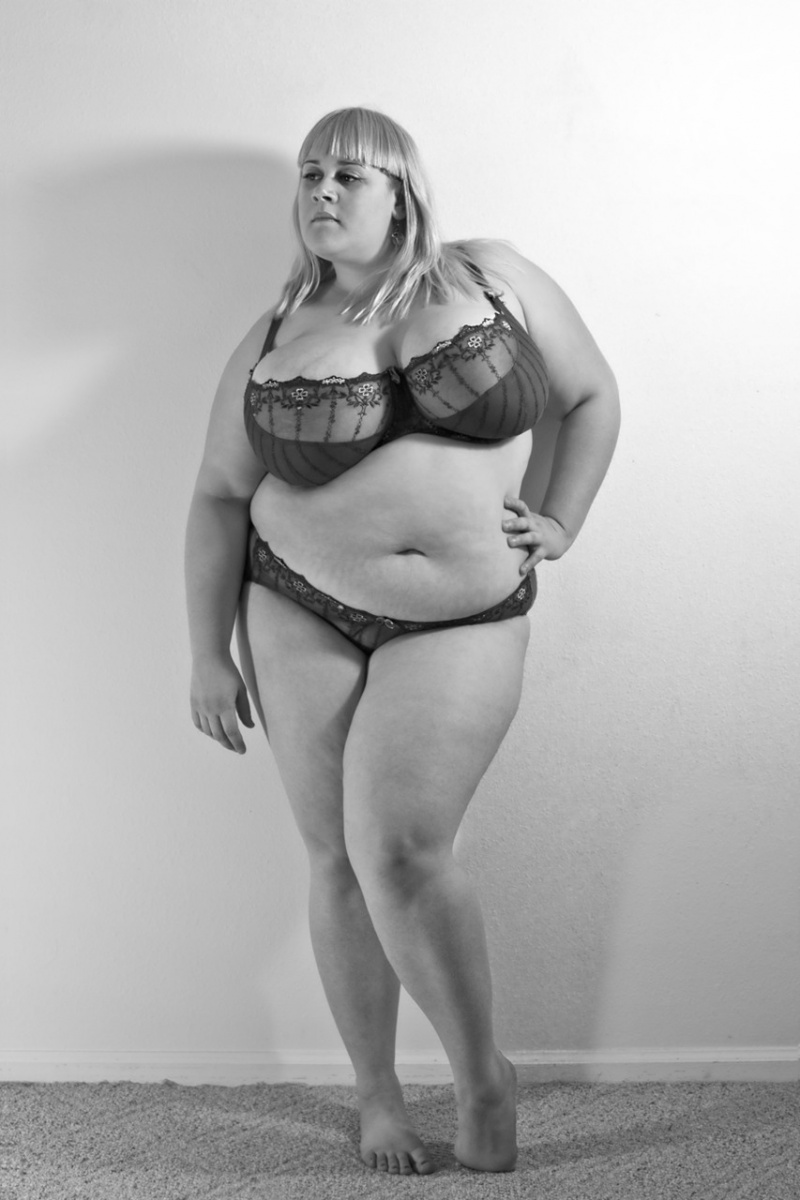 Female model photo shoot of Lora Vestaloyne in Aurora, CO