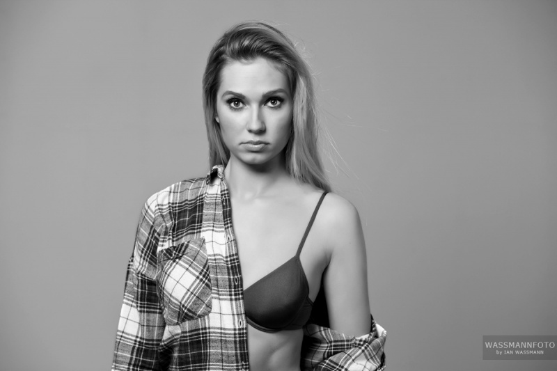 Female model photo shoot of Aleksandra Anna Tomczak