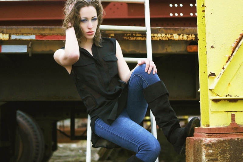 Female model photo shoot of Courtney Callaman