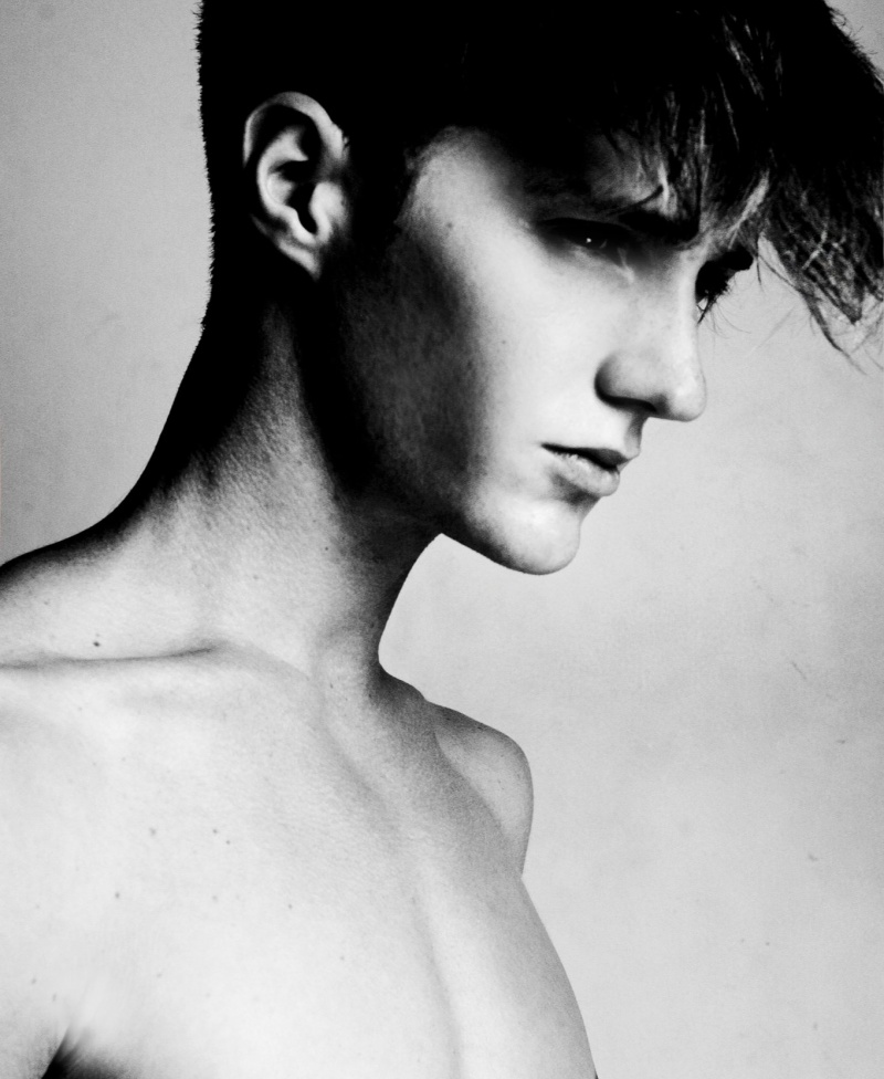 Male model photo shoot of Arik Owen