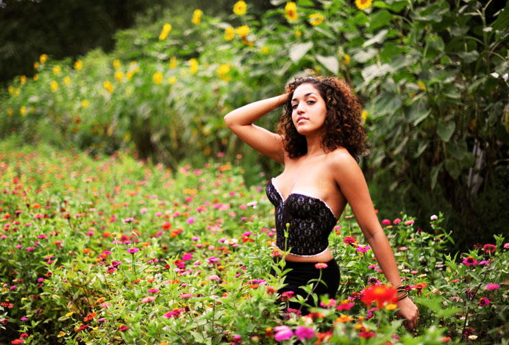 Female model photo shoot of Alise Eve