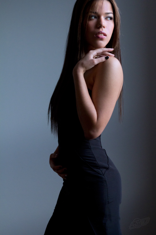 Female model photo shoot of Angel Luz