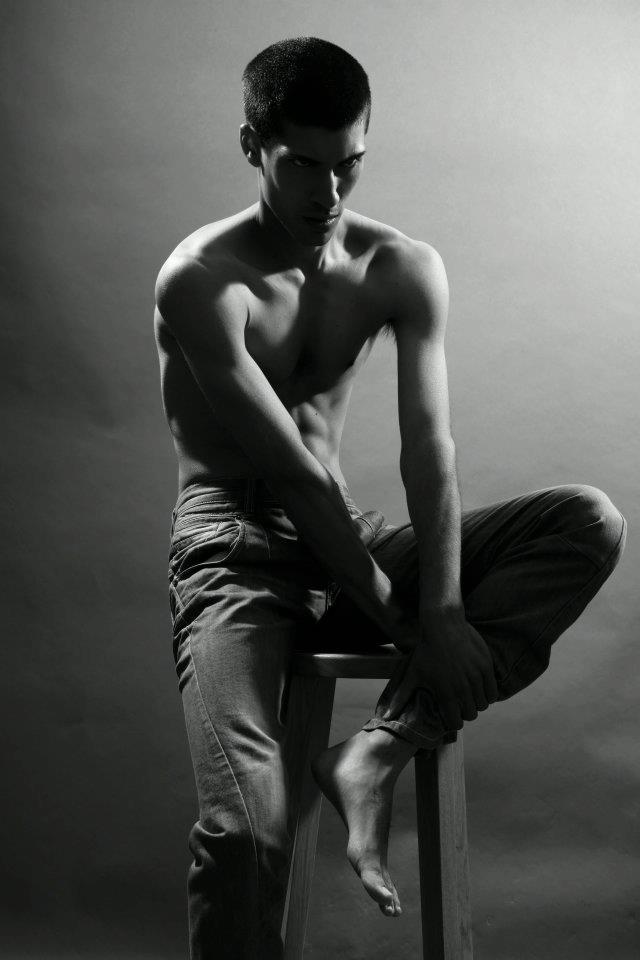 Male model photo shoot of Luis071