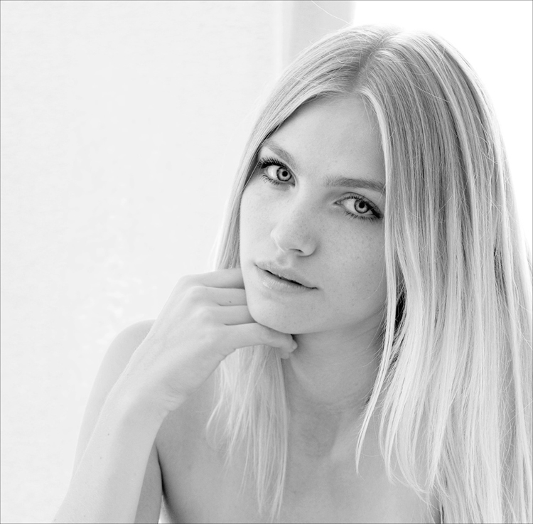 Female model photo shoot of Nio-L in Ukraine