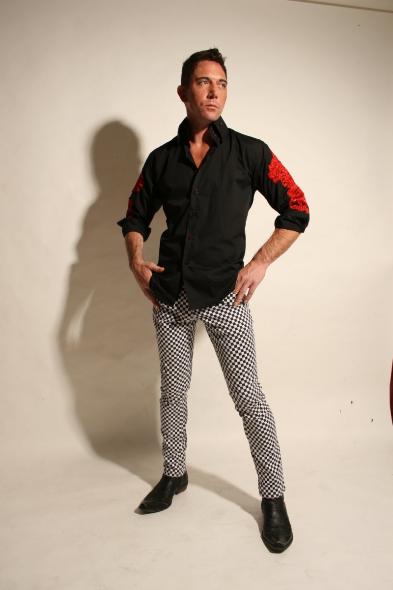 Male model photo shoot of Dean ThomasE