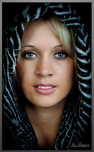 Female model photo shoot of Deana Bristow