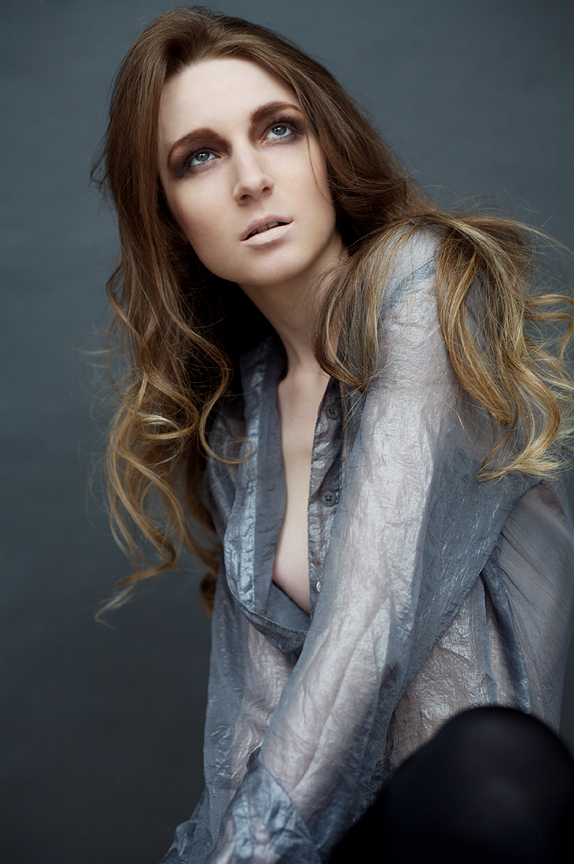 Female model photo shoot of Elizabeth Makhnachova