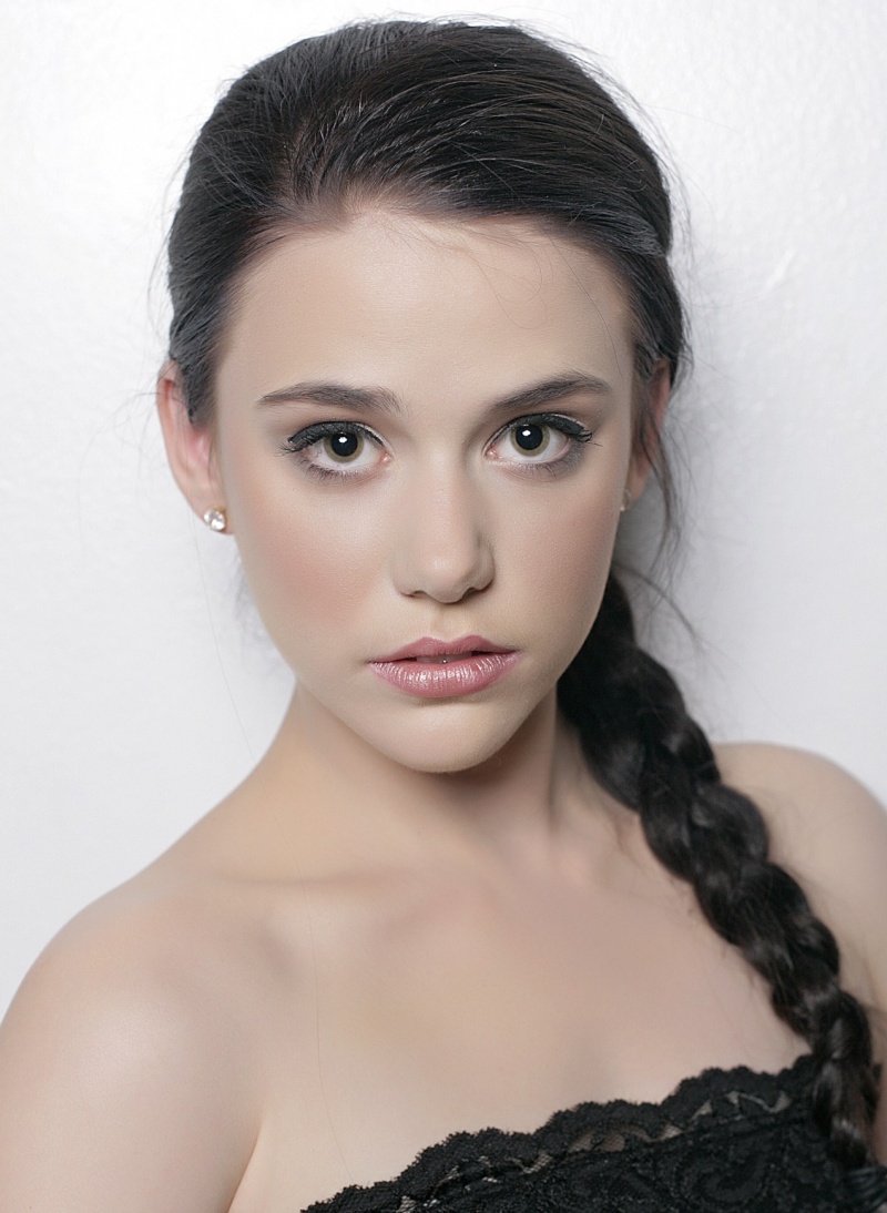 Female model photo shoot of MakeUp by Shashauna