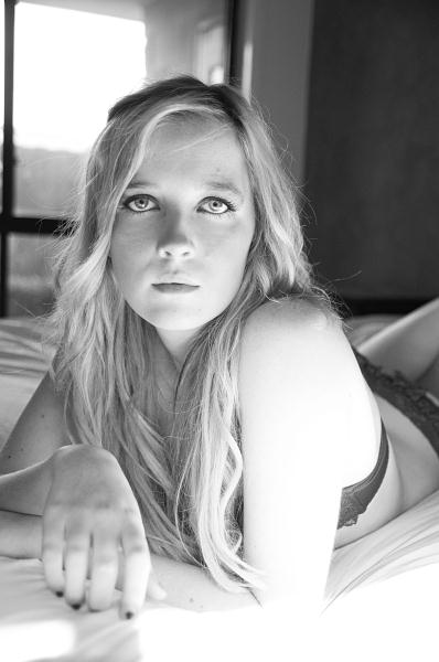 Female model photo shoot of Lara Katie
