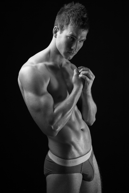 Male model photo shoot of Toeknee2tone