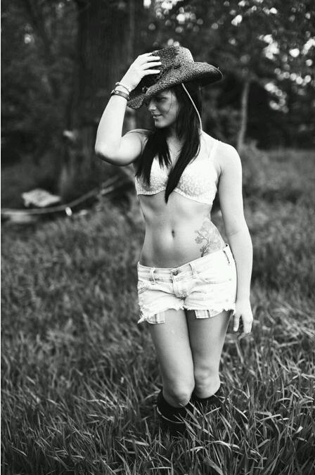 Female model photo shoot of Alexis L Trucke