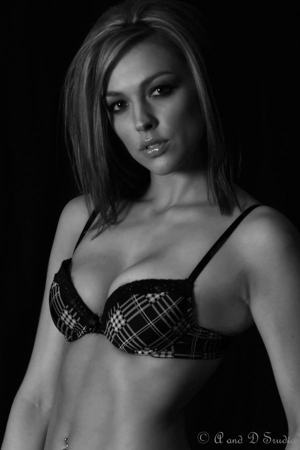 Female model photo shoot of Chelle McLaren by Model Ohio in Mentor, OH