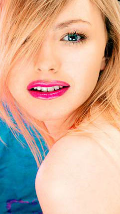 Female model photo shoot of Kat Eyes Makeup