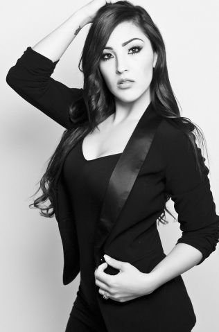 Female model photo shoot of Lauren Nicole CFP