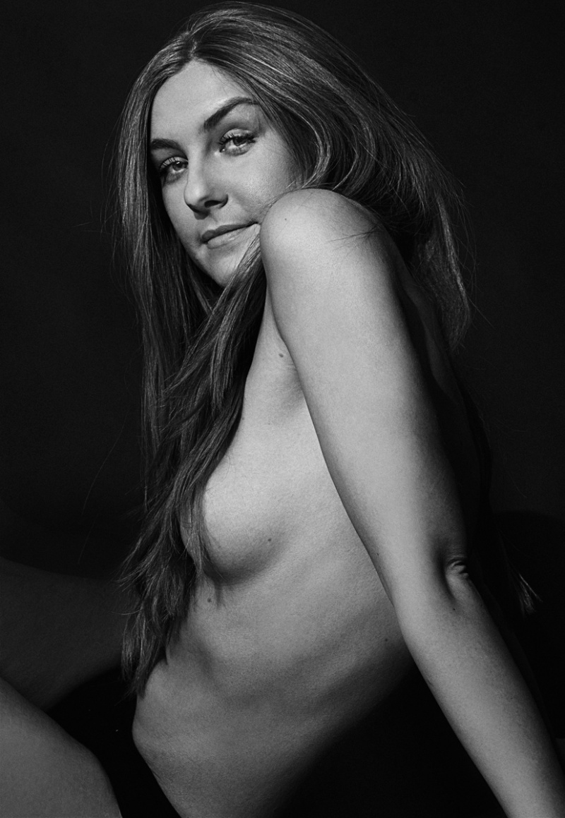 Female model photo shoot of Maria Roman