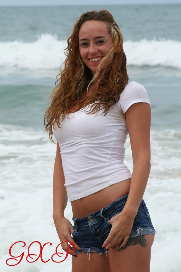 Female model photo shoot of Cassy1124