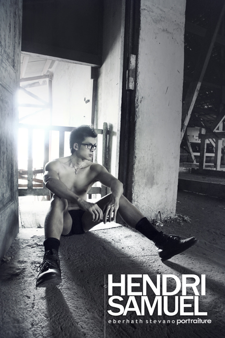 Male model photo shoot of Hendri Samuel in Kota Tua
