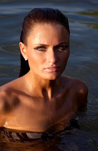 Female model photo shoot of aLeXa Orr