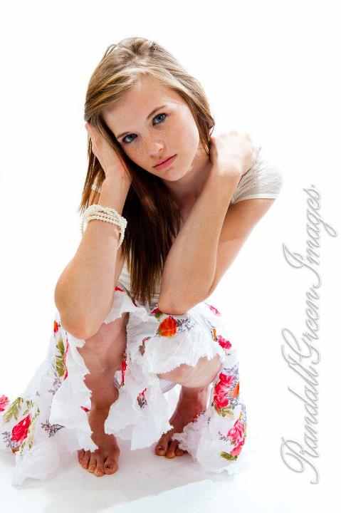 Female model photo shoot of Amber ellen  in Edmond Oklahoma