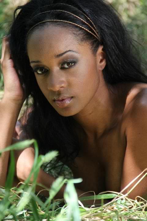 Female model photo shoot of Quiana W, retouched by Awesome Photo