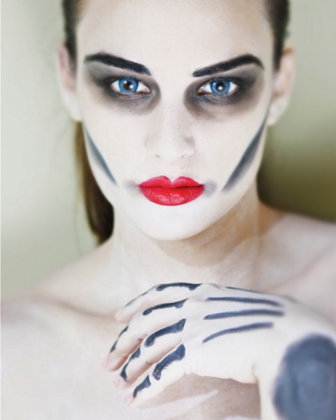 Female model photo shoot of Sophie Tabakas