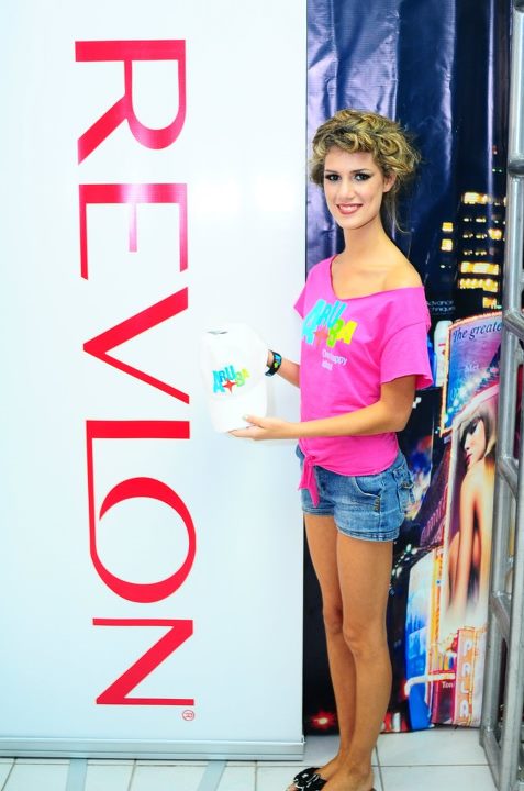 Female model photo shoot of Marylain Veldman in aruba entertainment center