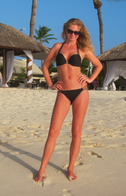 Female model photo shoot of Elena Krin in Aruba