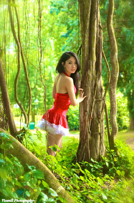 Female model photo shoot of Audrey Goh Li Yi in Fort Canning Park, Singapore