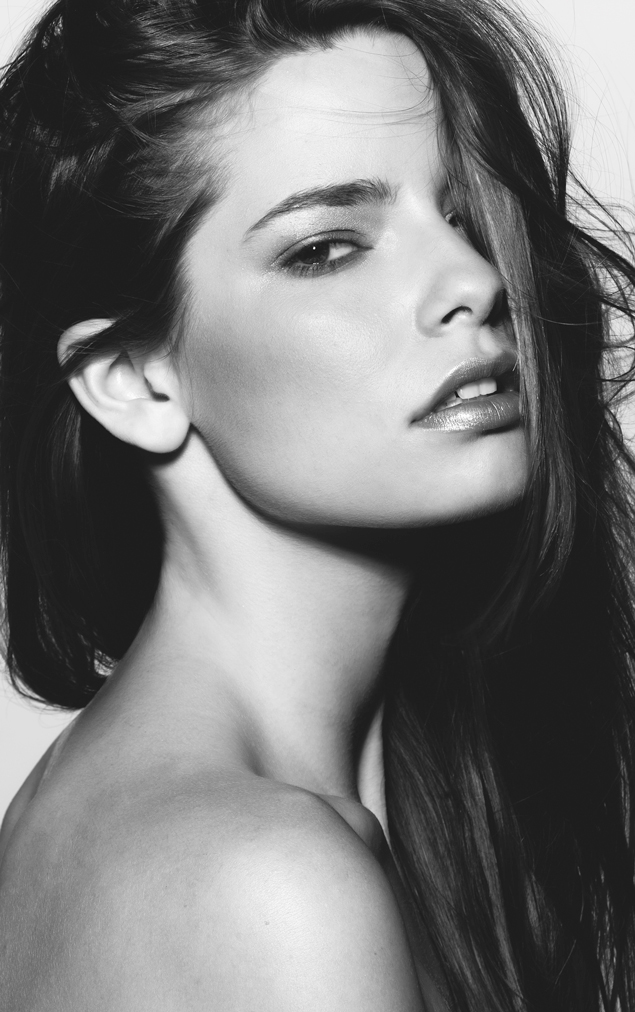 Female model photo shoot of Jess Minter