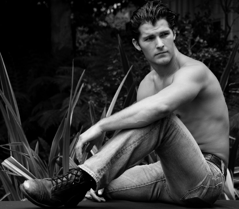 Male model photo shoot of Timothy Luke