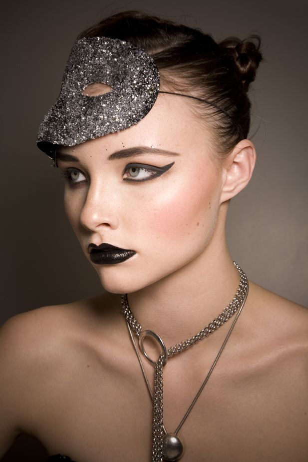 Female model photo shoot of Dedra Whitt Makeup Hair