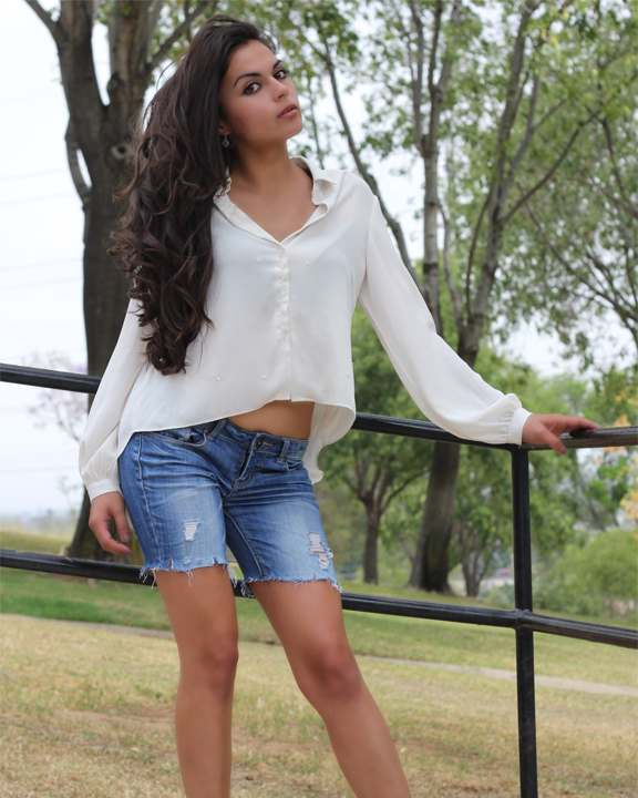Female model photo shoot of Karla Velasquez
