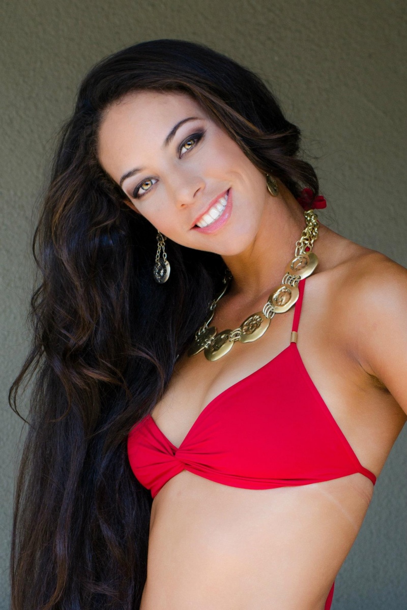 Female model photo shoot of Arianna Marie in Sheraton Delfina Santa Monica