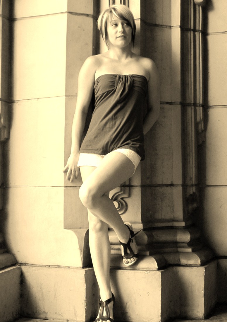 Female model photo shoot of Lyndsay_Nicole in Balboa Park