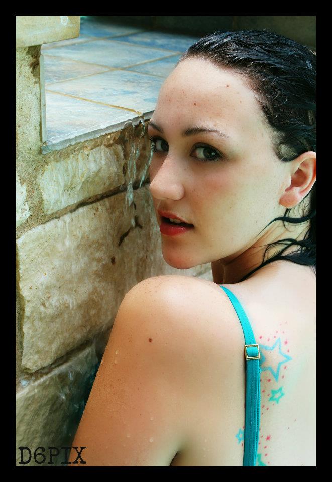 Female model photo shoot of Lindsay Ellon