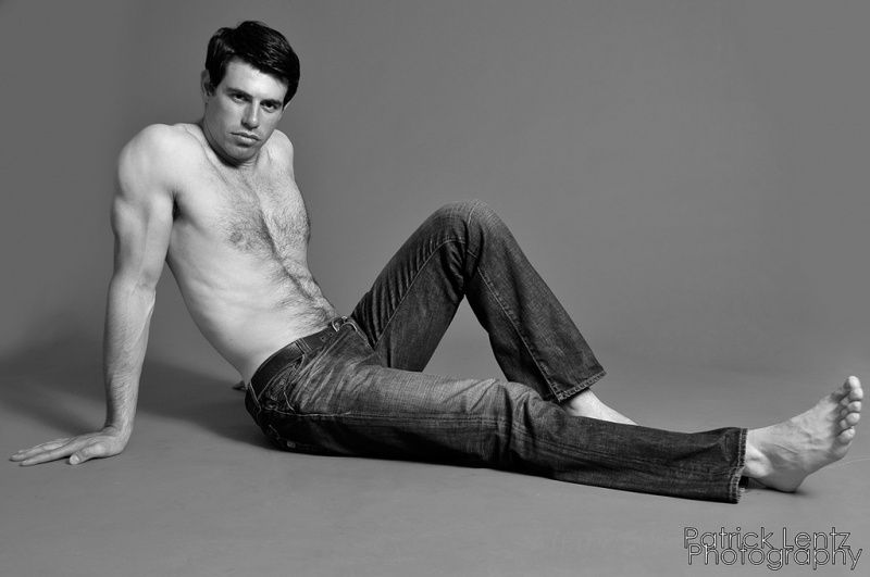 Male model photo shoot of Alex Fleksey by Patrick Lentz