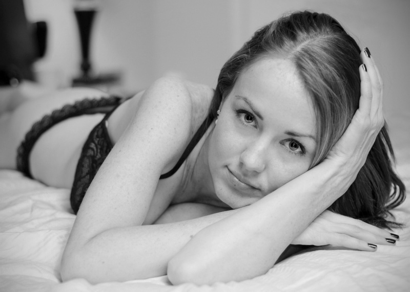 Female model photo shoot of Nicole Roberts by JMPhotos
