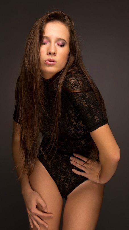 Female model photo shoot of Anetta Vavi