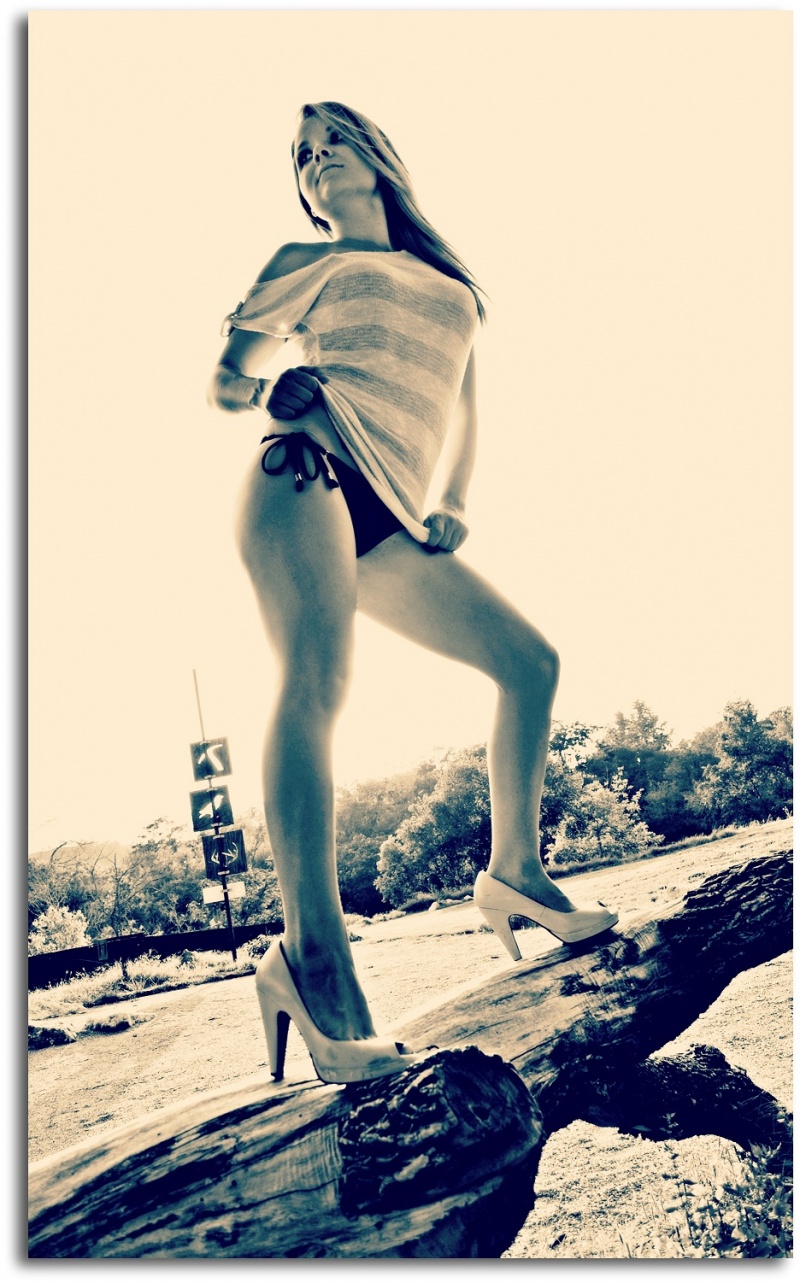 Female model photo shoot of HeatherLeighSweet by PIXELPERFECT