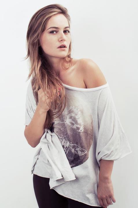 Female model photo shoot of Victoria Kiv