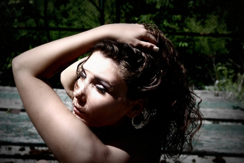 Female model photo shoot of Bella Keez by BlkAplStudios