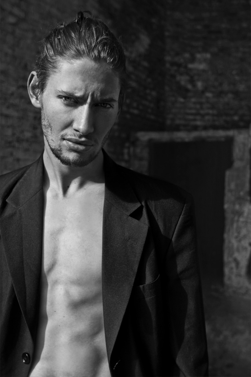 Male model photo shoot of Samim Quraischi