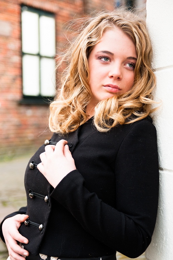 Female model photo shoot of Laura van Doezelaar in Terneuzen
